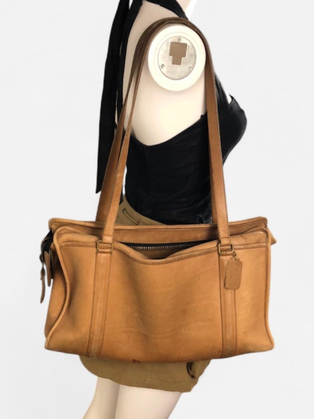 Vintage Coach Made in USA Glovetanned Leather Tan Shoulder Bag